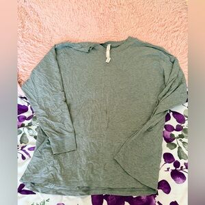 lululemon athletica Women's Gray Long Sleeve Tee size 18